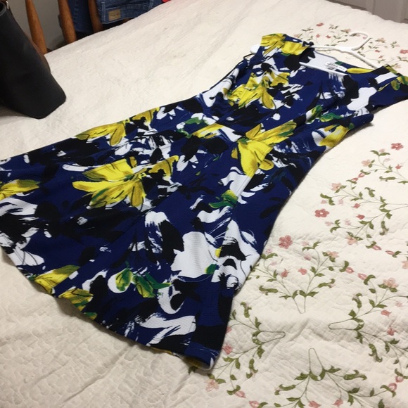 Dress - Picture 2 of 2